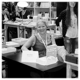Martine Berger dédicace son livre au Salon du livre Genève